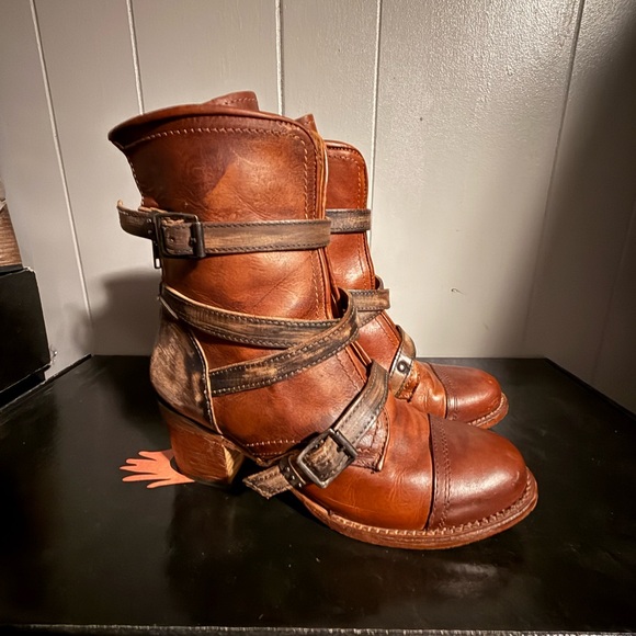 Freebird by Steven Brown Heeled Boots - Picture 1 of 7